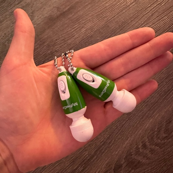 2 keychains iykyk - Picture 3 of 3